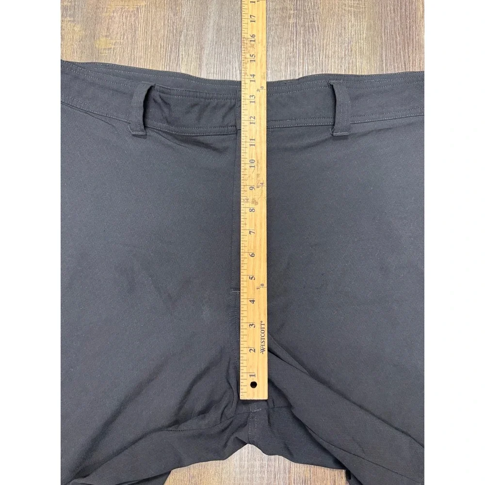 Magellan Outdoors Fish Gear Black Water Repellent Fishing Shorts‎ 44 SGMGMF5704